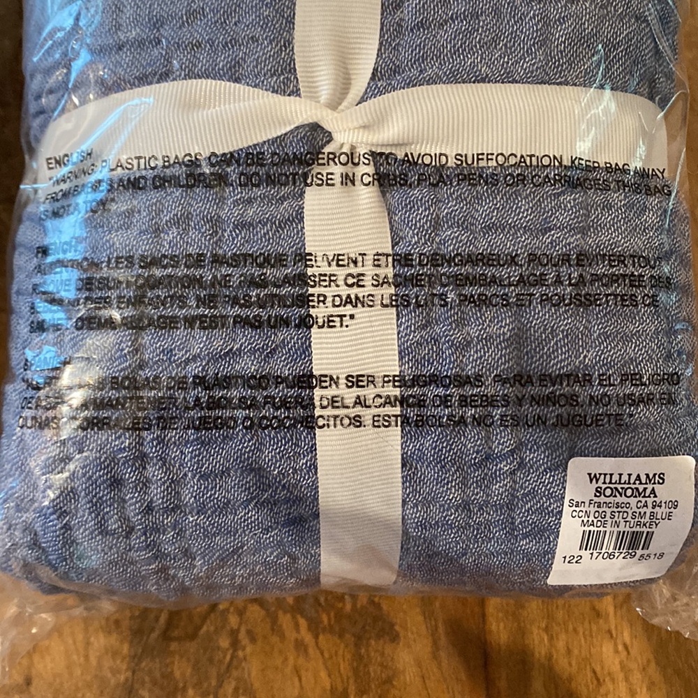 Williams Sonoma cocoon organic bedding shams (2) - Picture 6 of 6